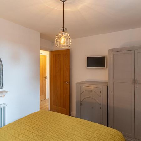 Luxury Chapel Apartment Within City Walls 切斯特 外观 照片
