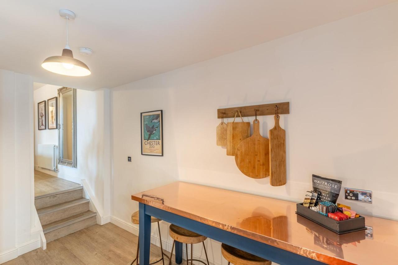 Luxury Chapel Apartment Within City Walls 切斯特 外观 照片