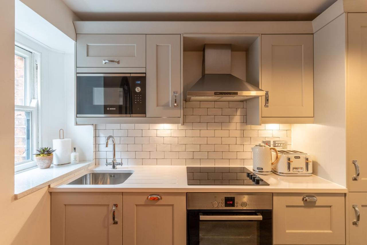 Luxury Chapel Apartment Within City Walls 切斯特 外观 照片