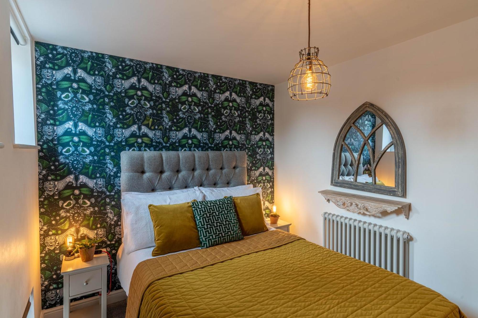 Luxury Chapel Apartment Within City Walls 切斯特 外观 照片